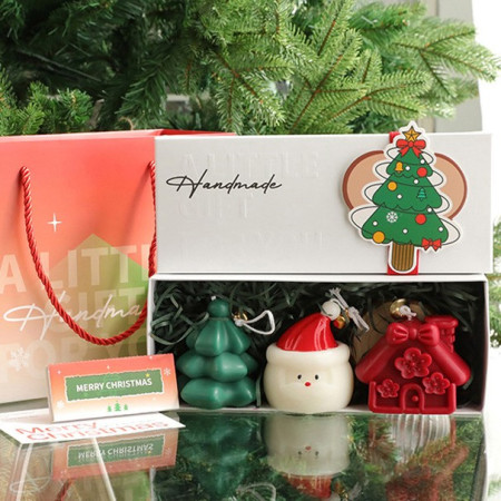 Lumanari Parfumate de Craciun,  GIFT BOX din 3 Lumanari din Ceara de Soia, Model C Om de Zapada, Brad, Casuta, 22.5 x 9.5 x 9 cm, Multicolor