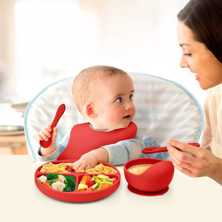 Set 5 piese diversificare bebelusi si copii din silicon Cyrax, baveta, farfurie compartimentata cu ventuza, bol cu ventuza, tacamuri, fara alergeni, rosu