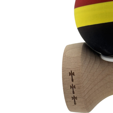 Kendama X Originala, Profesionala, Cyrax, Cupe Mari KING SIZE V3, Rubber Grip, Gaura in Baza, Rulment Metalic, din lemn 18 cm, Ata 62/65 cm, M Rosu/Galben/Negru