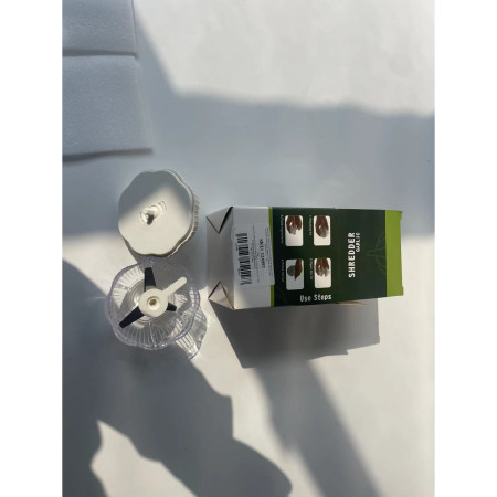 Cyrax Tocator manual pentru usturoi, in forma de usturoi, cutite rezistente, utilizare prin apasare, material ABS si inox, 9.5x9.5x9.3 cm, alb