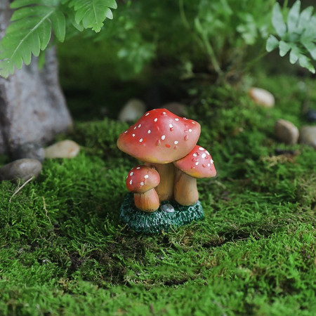 Decoratiune Ornament pentru Ghiveci,  Decoratiune pentru Gradina, Model 1 Ciuperci Rosii cu Buline Albe, 3.1 x 4 cm, Rosu