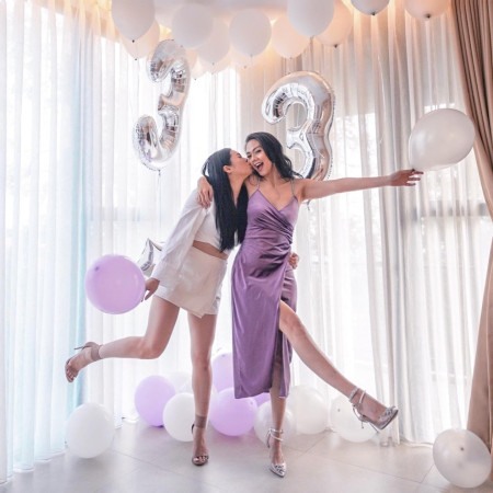 Balon din Folie Metalizata Cyrax, Figurina Cifra, Tema Aniversare 40 cm, Ambalaj Individual, Pai inclus, Umflare cu Aer sau Heliu, Argintiu, Cifra 3