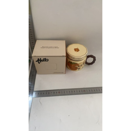 Cana din ceramica, Cyrax, Cana pentru Cafea, Ceai, Cana Universala, Unisex, Cana cu Capac, 9 x 8 x 8 cm, 400 ml, Model Capsuna, Bej