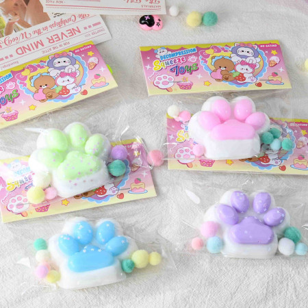 Jucarie Antistres Squishy, Cyrax, cu Revenire Lenta, Labuta de Pisica Pufoasa, 7.5 cm, Ambalaj Transparent, Model 27058, Multicolor