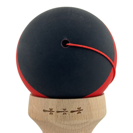 Kendama X Originala, Profesionala, Cyrax, Cupe Mari KING SIZE V3, Rubber Grip, Gaura in Baza, Rulment Metalic, din lemn 18 cm, Ata 62/65 cm, Bicolor Negru/Rosu