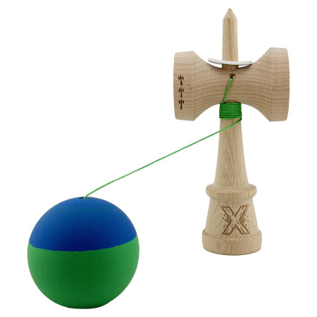 Kendama X Originala, Profesionala, Cyrax, Rubber Grip, Cupe Mari KING SIZE V3, Gaura in Baza, Rulment Metalic, din lemn 18 cm, Ata 62/65 cm, Bicolor Albastru/Verde