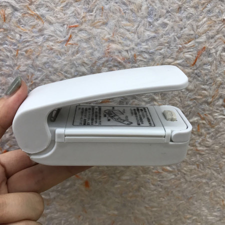 Mini Aparat de Sigilat Pungi cu Baterii, Cyrax, Etansare prin Caldura, Spate Magnetic, Portabil, 9.7x3 cm, Alb