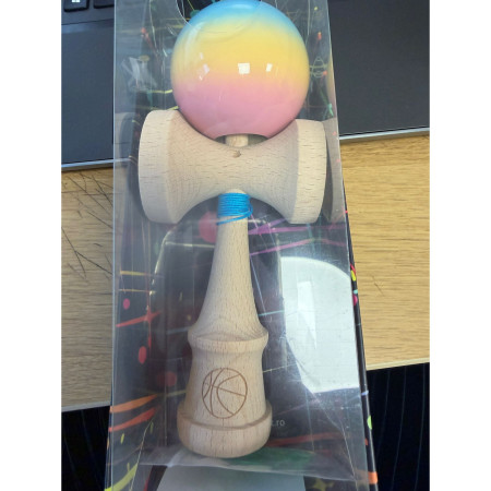Kendama X Originala, Profesionala, Cyrax, din Lemn, Rubber Grip, 18 cm, Albastru/Galben/Roz