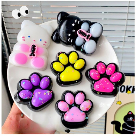 Jucarie Antistres Squishy, Cyrax, cu Revenire Lenta, Squeeze Pinch Family, Model Labuta de Pisica, 6.8x6.2 cm, 55g, Ambalaj Transparent, Mov