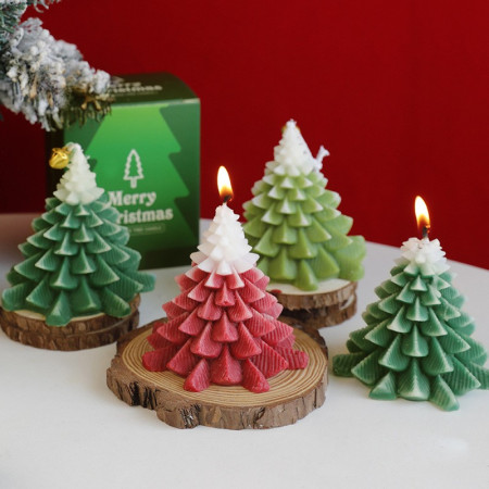 Lumanare Parfumata de Craciun,  Model Brad de Craciun, din Ceara de Soia, Cadou Creativ Handmade de Craciun, 8 x 7 x 7 cm, Rosu