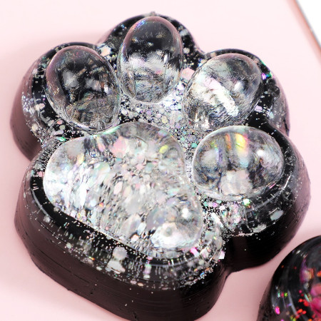 Jucarie Antistres Squishy, Cyrax, cu Revenire Lenta, Squeeze Pinch Family, Model Labuta de Pisica cu Sclipici, 6.5x6 cm, 60g, Ambalaj Transparent, Alb-Negru