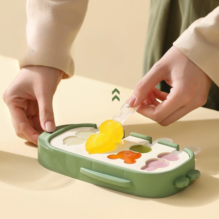 Forma pentru inghetata Cyrax, 4 compartimente, forme cu animalute, materialsilicon si ABS, 21 x 12.8 x 3cm, verde