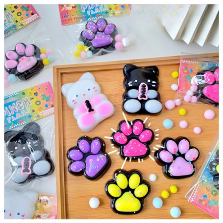 Jucarie Antistres Squishy, Cyrax, cu Revenire Lenta, Squeeze Pinch Family, Model Labuta de Pisica, 6.8x6.2 cm, 55g, Ambalaj Transparent, Mov