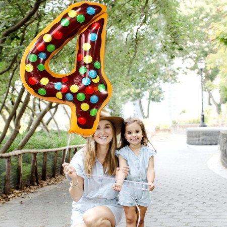 Balon din Folie Metalizata Cyrax, Figurina Cifra, Imprimeu Gogosi, Tema Aniversare 100 cm, Ambalaj Individual, Pai inclus, Umflare cu Aer sau Heliu, Multicolor, Cifra 4