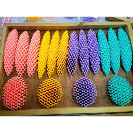 Jucarie Worm Fidget de Decompresie, Cyrax, Anti Stres, Dimensiune Compacta 10 cm, Dimensiune Extinsa 24.5 cm, Roz