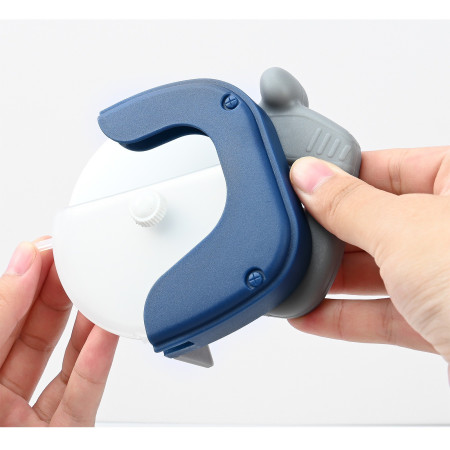 Cutit circular pentru pizza Cyrax, 11.5 x 12.5 cm, otel inoxidabil si plastic, capc protectie lama, albastru