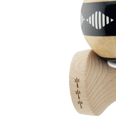 Kendama X Originala FREQUENCY, Profesionala, Cyrax, Cupe Mari KING SIZE V3, Super Sticky, Gaura in Baza, Rulment Metalic, din lemn 18 cm, Ata 55 cm, Negru/Maro