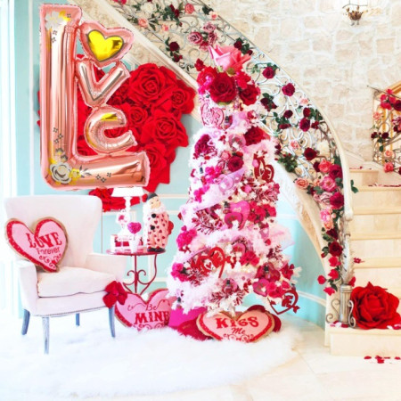 Balon din Folie Metalizata, Cyrax, Figurine, Model LOVE, Tematica Iubire, 110x64 cm, Ambalaj Individual, Pai Inclus, Umflare cu Aer sau Heliu, Roz