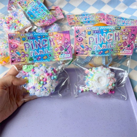 Jucarie Antistres Squishy, Cyrax, cu Revenire Lenta, Squeeze Pinch Family, Model Prajitura, 8x8 cm, 90g, Ambalaj Transparent, Multicolor