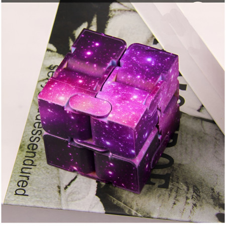 Cyrax Jucarie Interactiva Antistres cu Miscari Infinite, Cub Magic, 3 ani, 4x4x4cm, Violet
