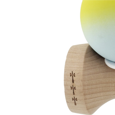 Kendama X Originala, Profesionala, Cyrax, Rubber Grip, Cupe Mari KING SIZE V3, Gaura in Baza, Rulment Metalic, din lemn 18 cm, Ata 62/65 cm, Gradient Galben/Verde deschis