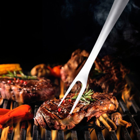 Set 4 ustensile pentru gratar Cyrax, din otel inoxidabil, cu agatatoare, rezistente la temperaturi ridicate, argintiu