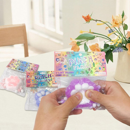 Jucarie Antistres Squishy, Cyrax, cu Revenire Lenta, Squeeze Pinch Family, Model Labuta de Pisica Pufoasa, 6x6 cm, 72g, Ambalaj Transparent, Mov-Alb