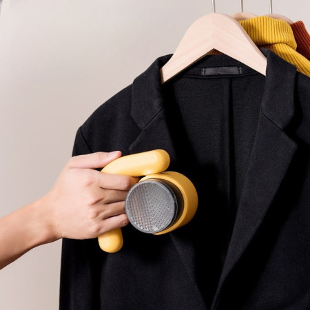 Aparat Pentru Curatat Scame, Par Si Praf,  cu LED, Pentru Diferite Tipuri De Material, Cu Lame Din Otel Inoxidabil, Compartiment de Depozitare, Maner Reglabil, 11x10.5x8.7 cm, Galben