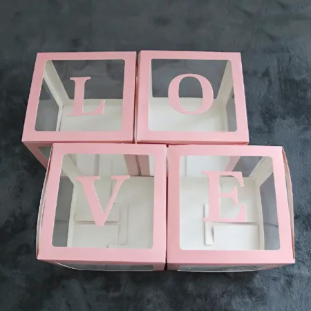 Set 4 Cutii pentru Baloane, Cyrax, Model Scris Love, Tematica Iubire, Cuburi Decorative din Plastic, Accesorii pentru Petrecere, 30 x30 cm, Transparente Contur Roz