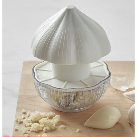 Cyrax Tocator manual pentru usturoi, in forma de usturoi, cutite rezistente, utilizare prin apasare, material ABS si inox, 9.5x9.5x9.3 cm, alb