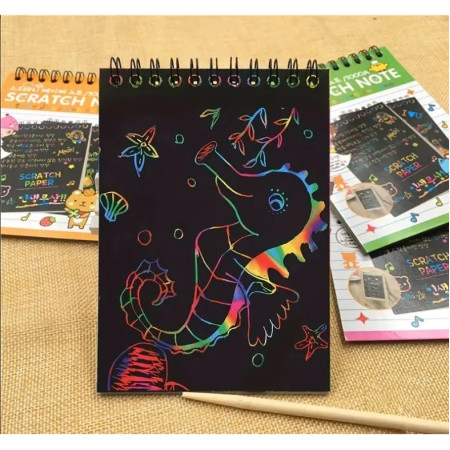 Caiet cu fise razuibile Cyrax, DIY Magic Scratch, 12 File, Curcubeu, Creion din Lemn, Cartonase negre, 14.5 x 10 cm, verde