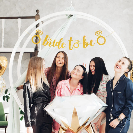 Banner Bride To Be, Cyrax, Dimensiune 30x20 cm, Rola de Ata Inclusa, Tematica Nunta, Decoratiune Party, Auriu