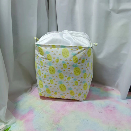 Cutie de Depozitare Pliabila,  Impermeabila, cu Snur, Capacitate 100 L, cu Manere, 50x50x40cm, Model Ananas, Galben