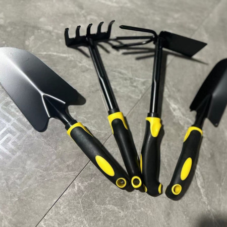 Set 4 Unelte de Gradina  pentru Plantare, Prelucrare Sol si Ingrijire Plante, Material PVC Carbon, Grebla, Sapaliga cu Cap Dublu, Lopata Mica, Lopata Lata, 43 x 11 cm, Negru/Galben