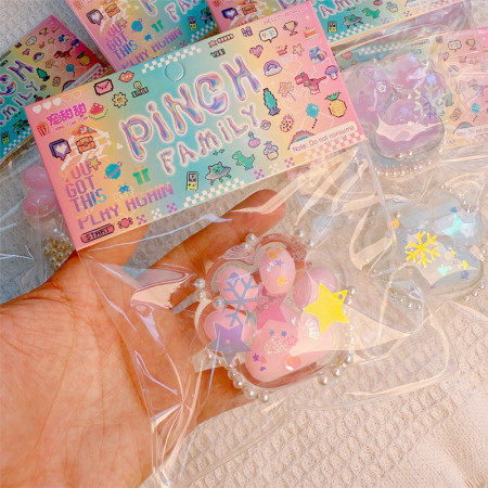 Jucarie Antistres Squishy, Cyrax, cu Revenire Lenta, Squeeze Pinch Family, Model Labuta de Pisica, 6x5.5 cm, 70g, Ambalaj Transparent, Roz-Transparent