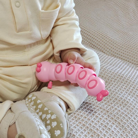 Jucarie mecanica pentru copii Cyrax, omida haioasa, material ABS, cu cheita, distractiva, se taraste, se misca, 15 x 4 cm, roz