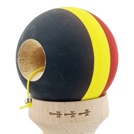 Kendama X Originala, Profesionala, Cyrax, Cupe Mari KING SIZE V3, Rubber Grip, Gaura in Baza, Rulment Metalic, din lemn 18 cm, Ata 62/65 cm, M Rosu/Galben/Negru