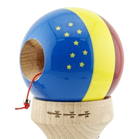 Kendama X Originala, Profesionala, Cyrax, Tricolor Edition cu Stele, Super Sticky cu Cupe Mari KING SIZE V3, Rulment Metalic si Gaura in Baza, din Lemn 18 cm, Ata 62/65 cm, Multicolor