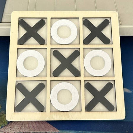 Jucarie Montessori Tic Tac Toe, Cyrax, Educativa, Interactiva, din lemn, X si O, 9 Piese, 14.3x14.3 cm, Negru Alb