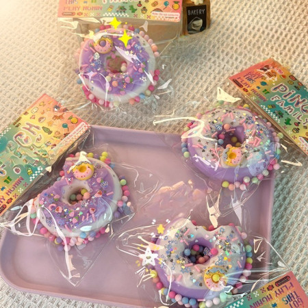 Jucarie Antistres Squishy, Cyrax, cu Revenire Lenta, Squeeze Pinch Family, Model Gogoasa, 6x6 cm, 99g, Ambalaj Transparent, Mov