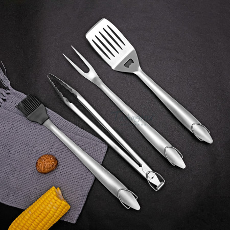 Set 4 ustensile pentru gratar Cyrax, din otel inoxidabil, cu agatatoare, rezistente la temperaturi ridicate, argintiu