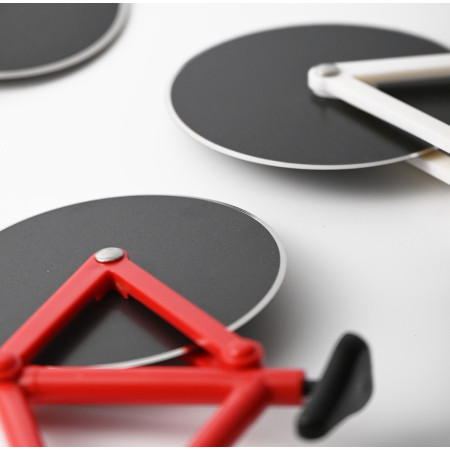 Cutit pizza creativ Cyrax, in forma de bicicleta, cu suport pentru cutit, 19 x 12.5 cm, otel/PP, negru