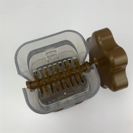 Dispozitiv de Zdrobit, Cyrax, pentru Alune, Nuci, Ciocolata, Manual, din ABS, 10 x 7.2 cm, Maro