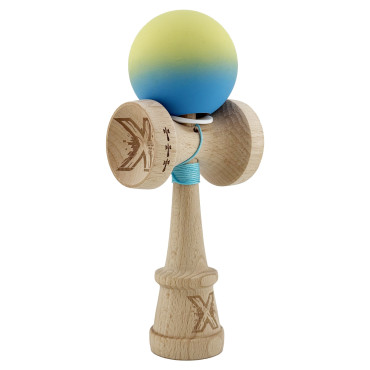 Kendama X Originala, Profesionala, Cyrax, Cupe Mari KING SIZE V3, Rubber Grip, Gaura in Baza, Rulment Metalic, din lemn 18 cm, Ata 62/65 cm, Gradient Galben/Albastru deschis